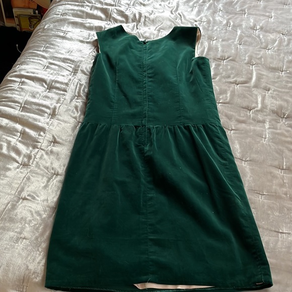 Beautiful 1960’s green velvet dress with ruffled front zipper in back. - Picture 7 of 9